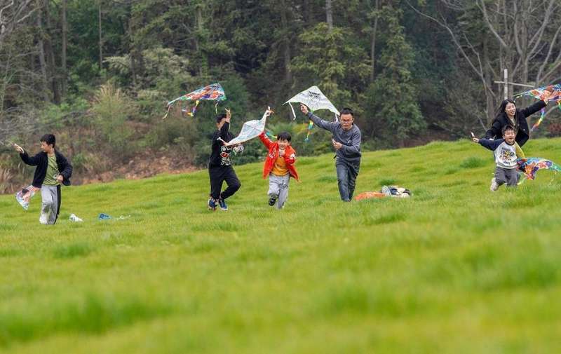  中小学春假政策落地，多地陆续公布安排；家长期待与担忧并存。 教育招生