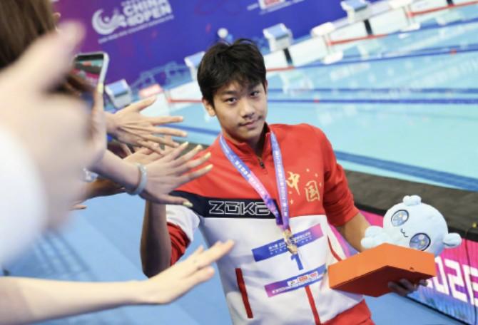  张展硕1500米自由泳夺冠，冬训增重加强力量；后续计划暂保密。 体育新闻