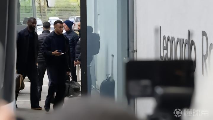  皇马放弃五星级酒店的深层逻辑：职业足球的精细化运营之道 体育新闻