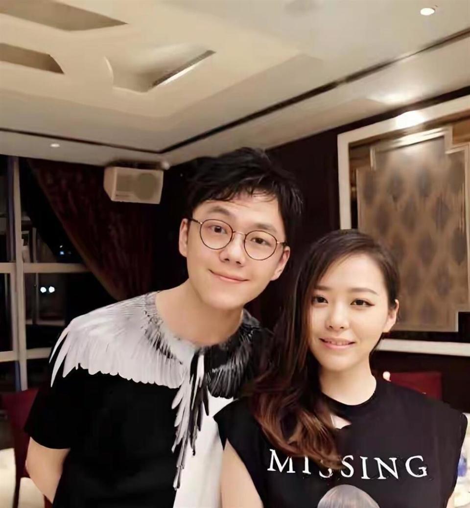  《从演唱会琴弦到生活日常：张靓颖与陈秋莳五年“静音恋爱”解构》 娱乐新闻