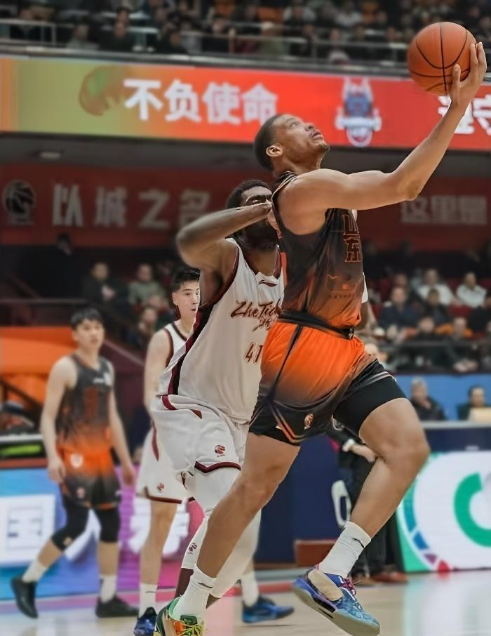  CBA保六生死局：山东高速外援困局与赛程陷阱的深度技术复盘 体育新闻