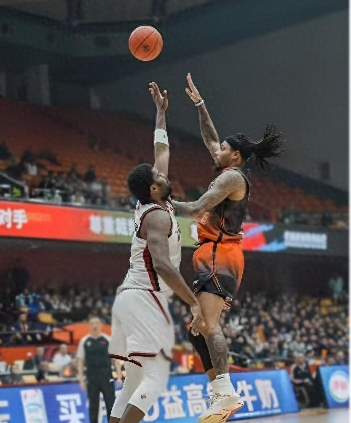  CBA保六生死局：山东高速外援困局与赛程陷阱的深度技术复盘 体育新闻